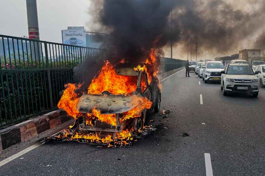 Car catches fire on on Delhi-Gurugram Expressway