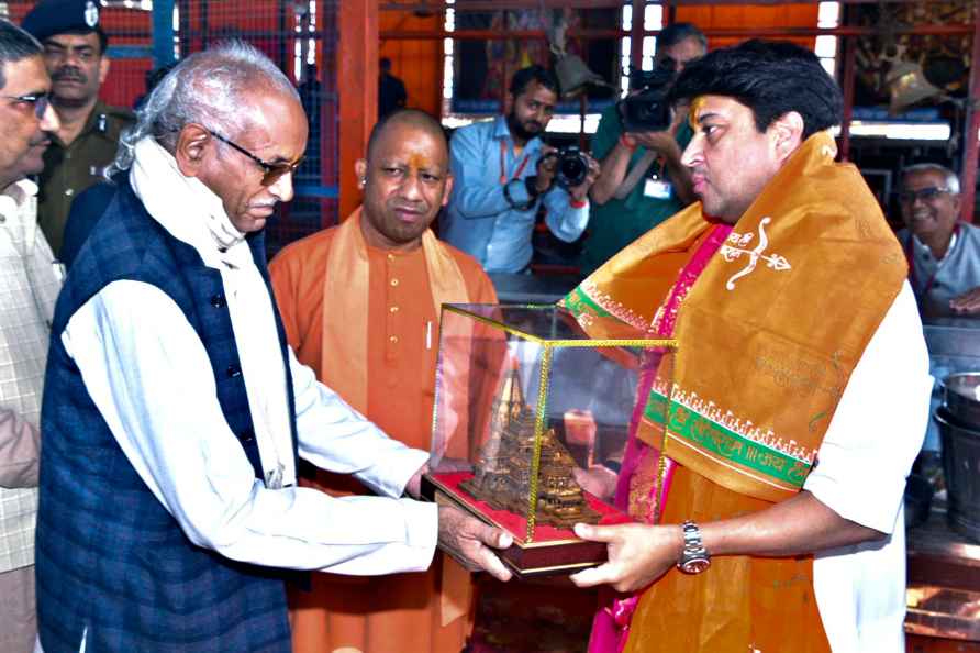 Yogi, Jyotiraditya Scindia in Ayodhya