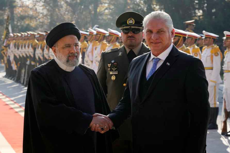 Cuban President welcomed by his Iranian counterpart