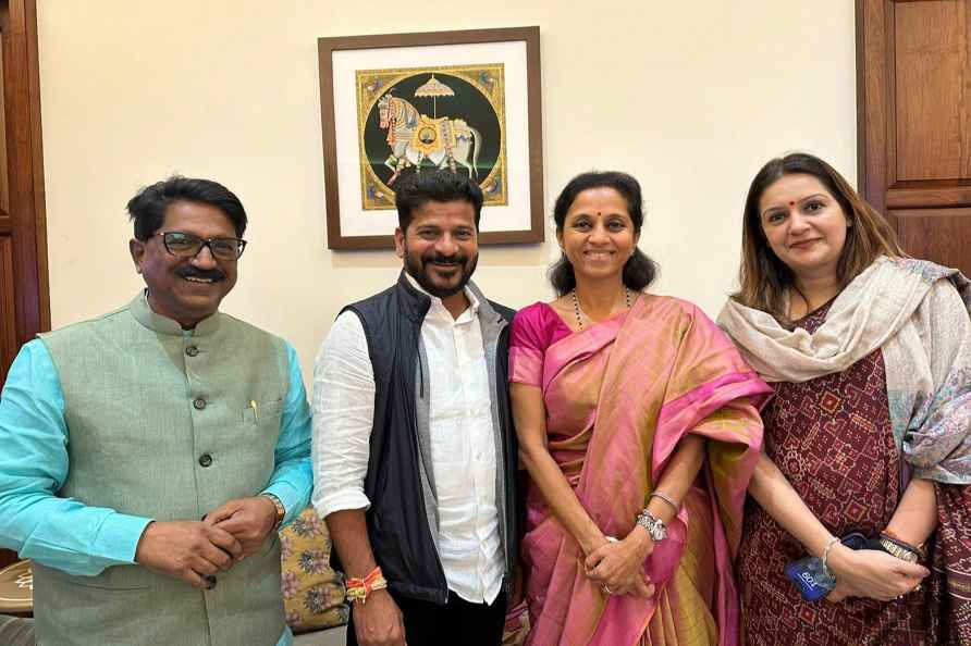 Revanth Reddy meets MPs in Delhi