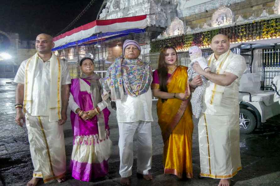 Lalu Yadav visits Sri Venkateswara Swami Temple