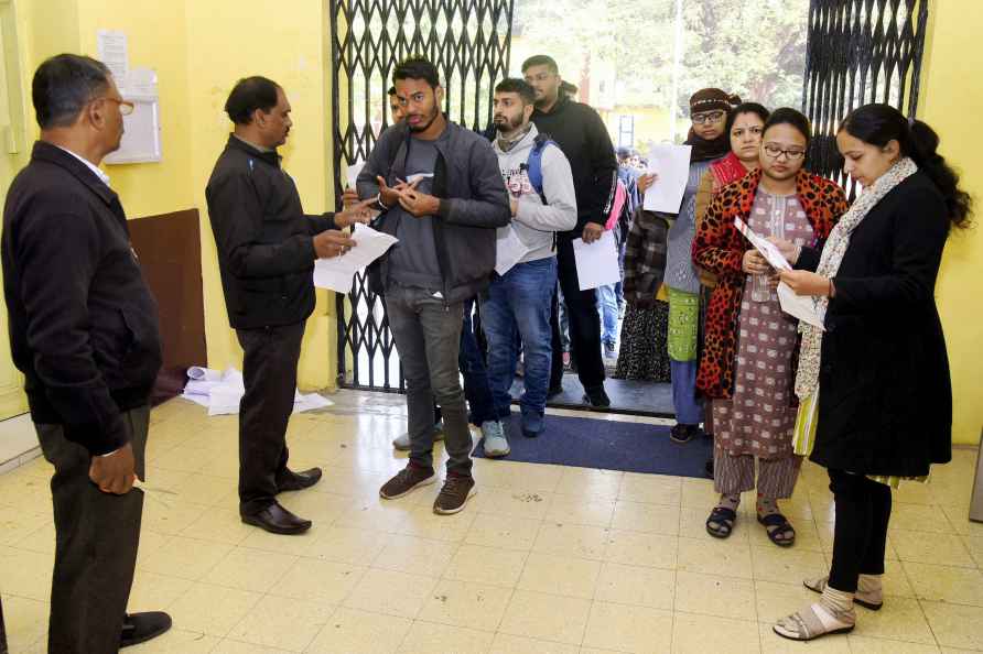 Jabalpur: Candidates get their documents checked as they arrive ...