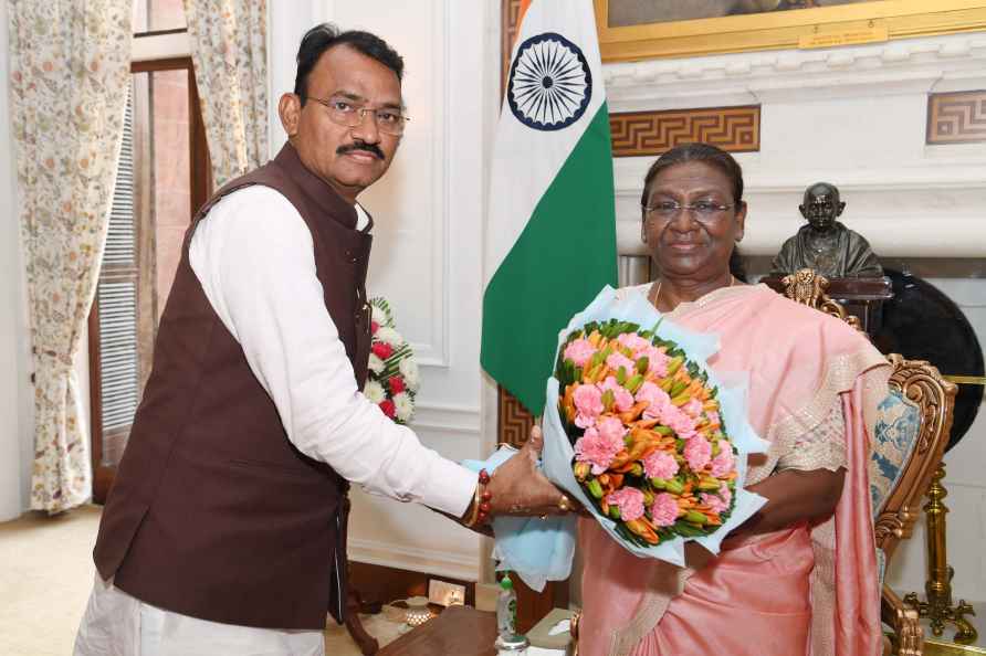 Prez Murmu, DCM Prem Chand Bairwa meet