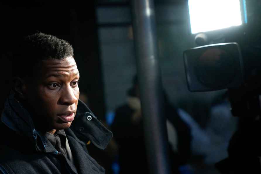 Jonathan Majors leaves the Manhattan criminal courthouse in New ...