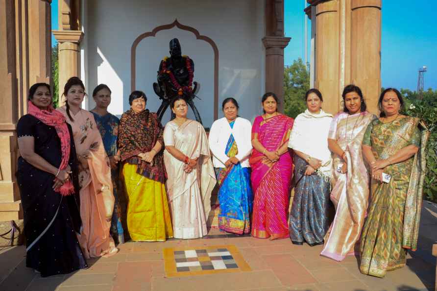 Woman MLAs visit RSS Smriti Mandir