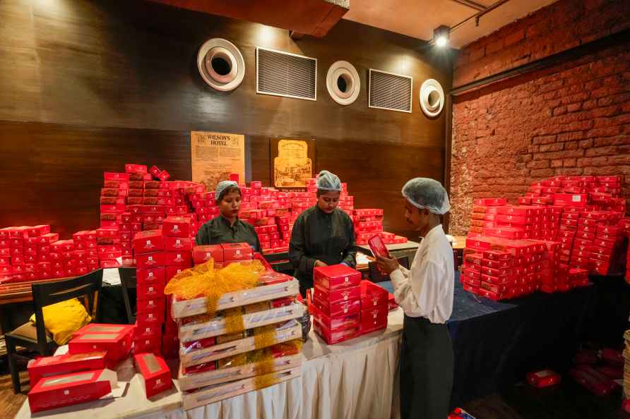 Christmas preparations in Kolkata