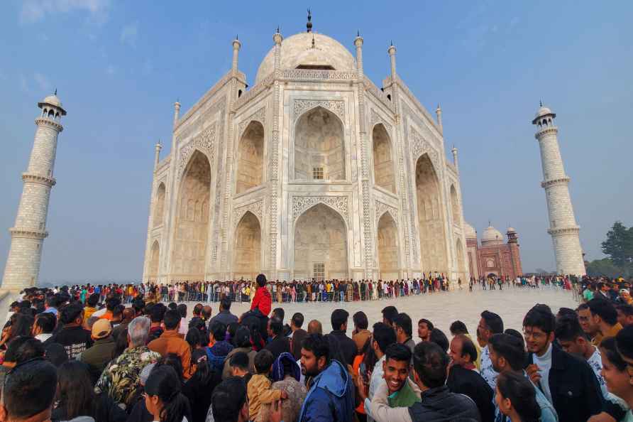 Crowd at the Taj Mahal in Agra