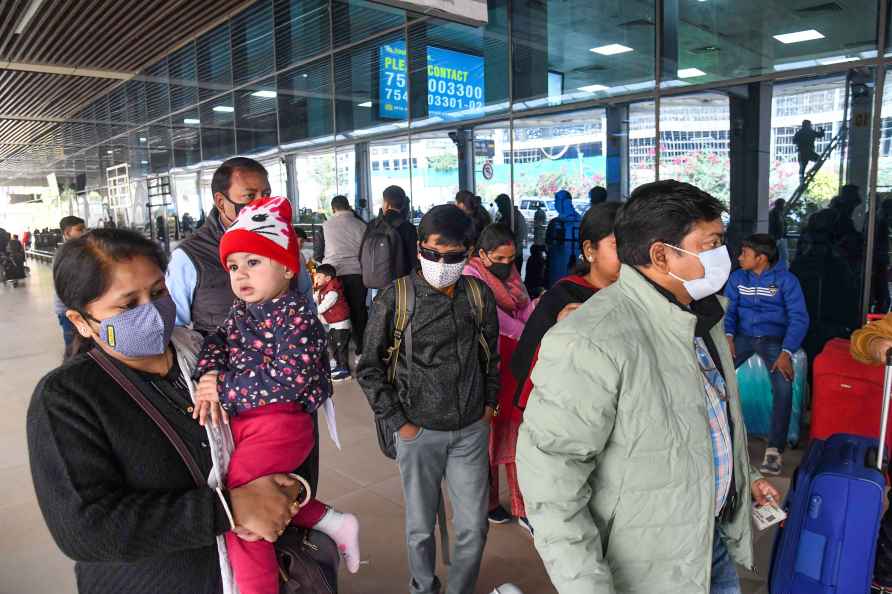 People wear masks in Patna