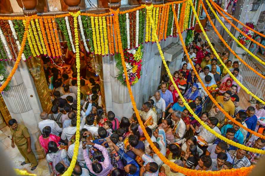 New Year 2024: Devotees at Siddhivinayak Temple