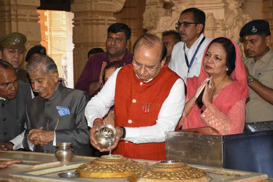 VK Saxena at Somnath temple