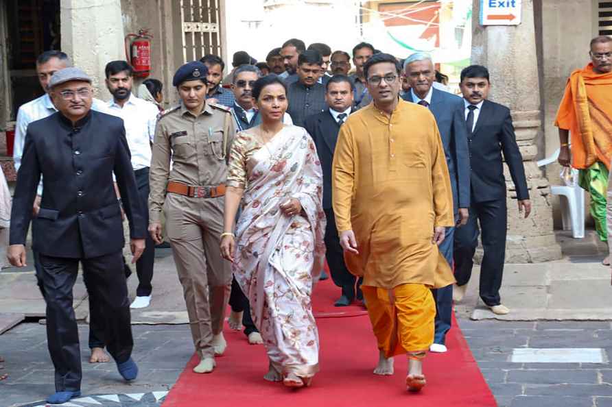 CJI visits Dwarkadhish temple