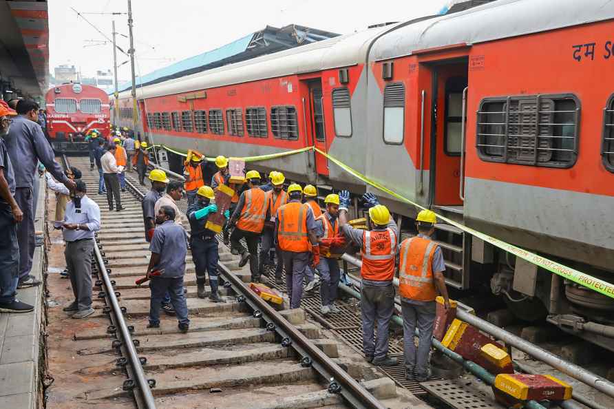 3 coaches of Charminar Express derail in Hyderabad