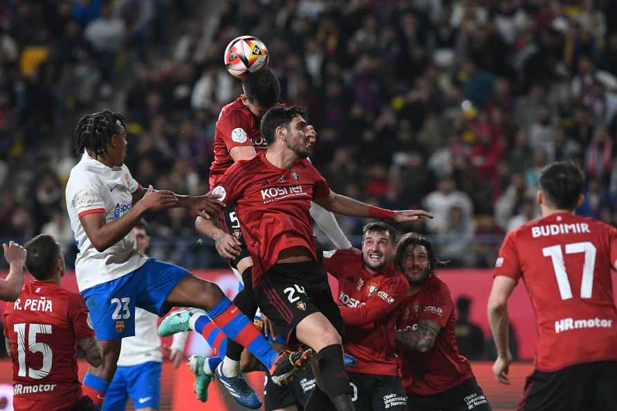 Second half goals give Barcelona win in Super Cup SF, set up Clasico final