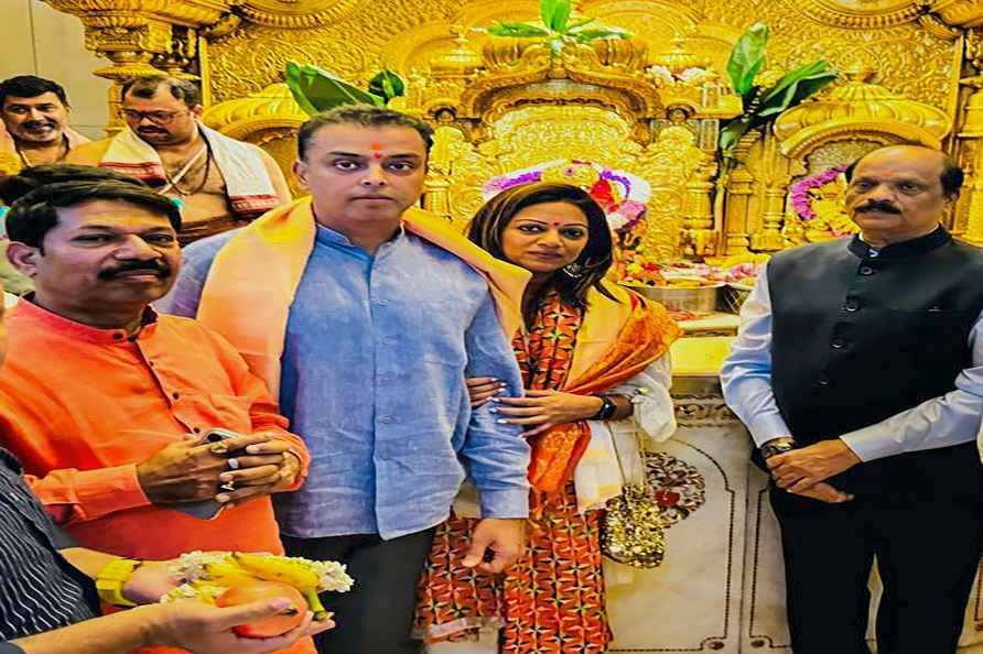 Milind Deora visits Siddhivinayak Temple