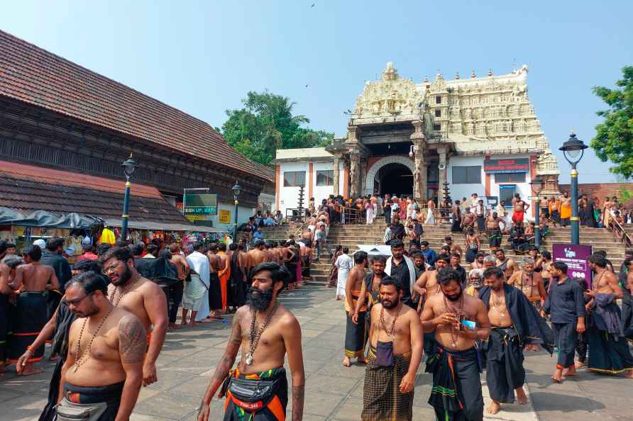 Devotees at Sree Padmanabhaswamy temple