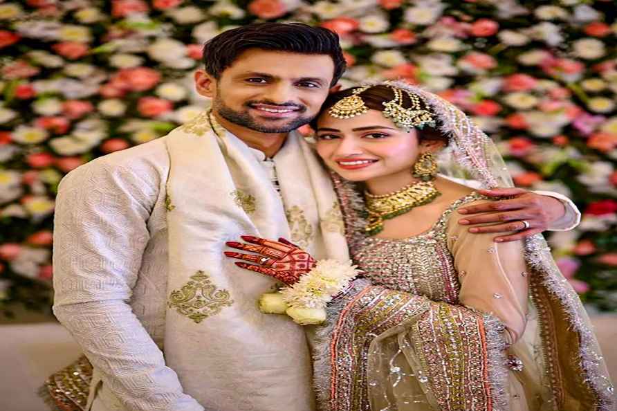 Shoaib Malik marries Sana Javed