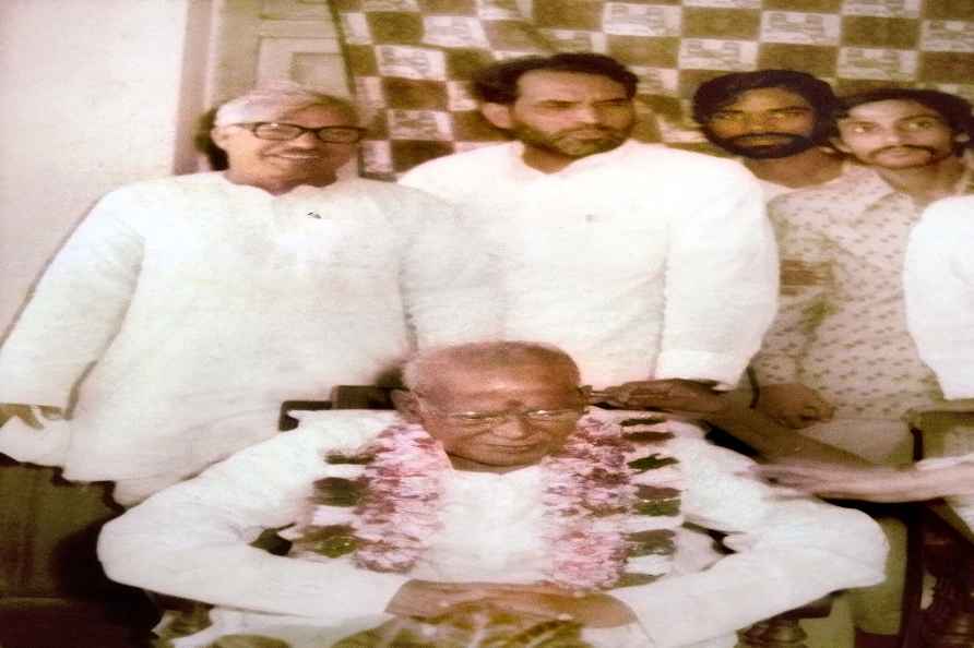 Patna: Undated photo of veteran politicians Karpoori Thakur, Chandra...