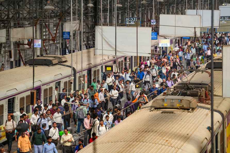 Interim Budget 2024: Railway passenger in Mumbai