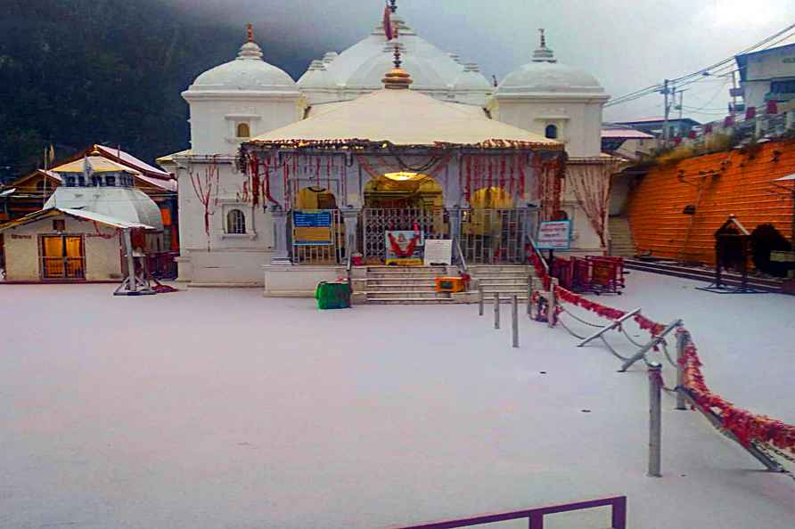 Weather: Snowfall in Uttarkashi