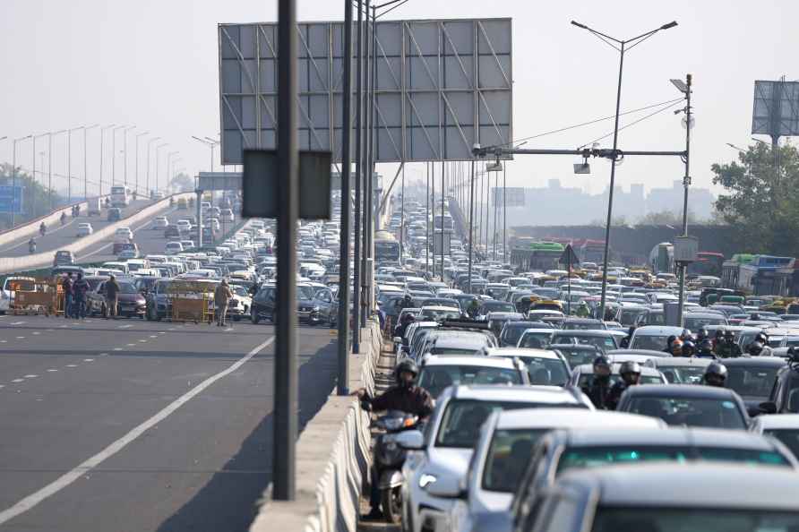 Traffic jam at NH 24 in Delhi