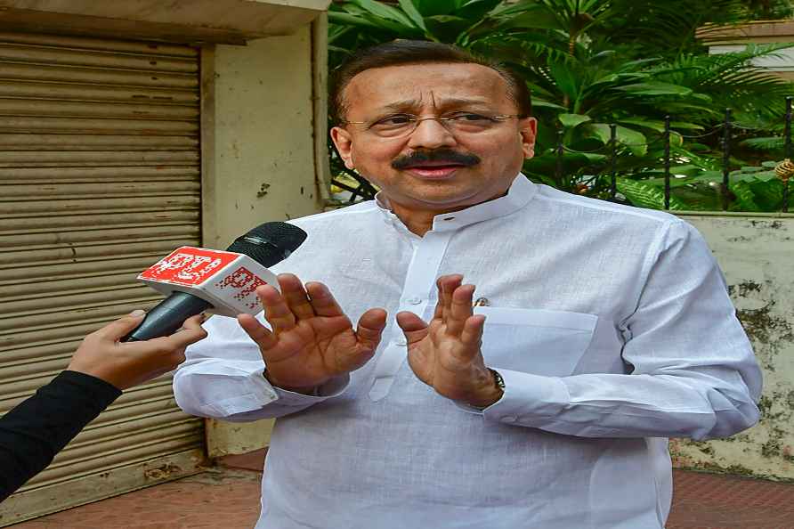 Mumbai: Former Congress leader Baba Siddique speaks with the media...