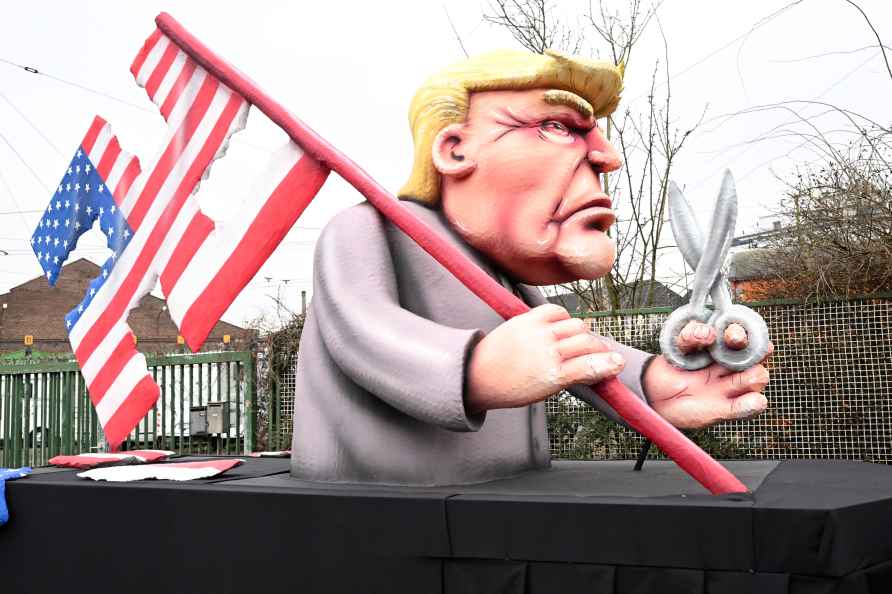 A float with a figure of US presidential candidate Donald Trump ...