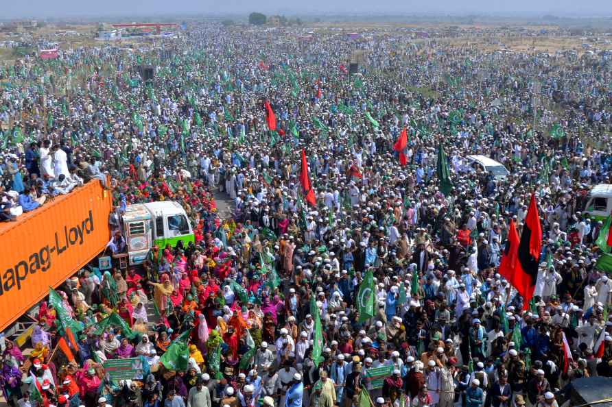 Supporters of the Grand Democratic Alliance protest