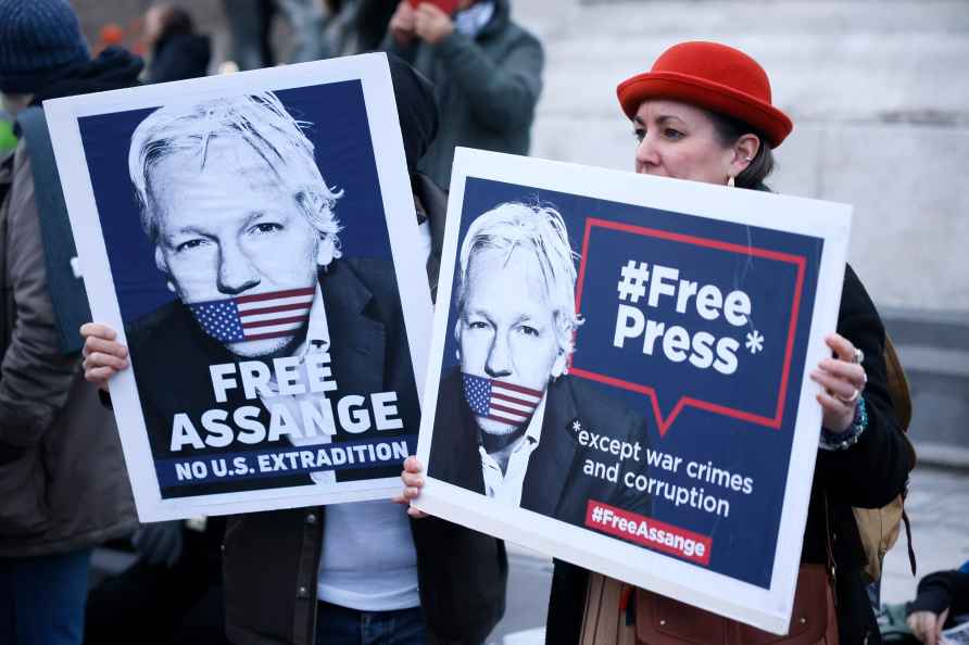 Protest in support of Julian Assange in Paris