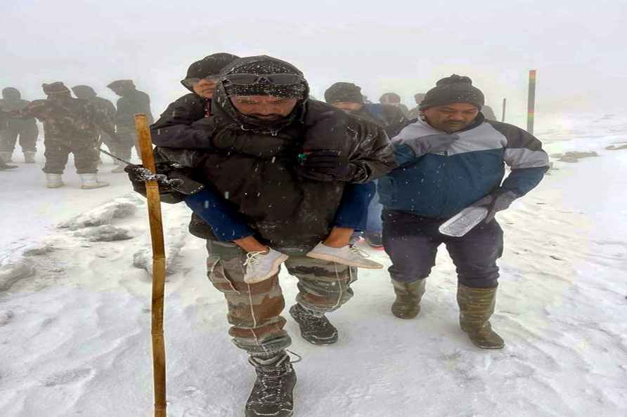 Army rescues stranded tourists in Sikkim