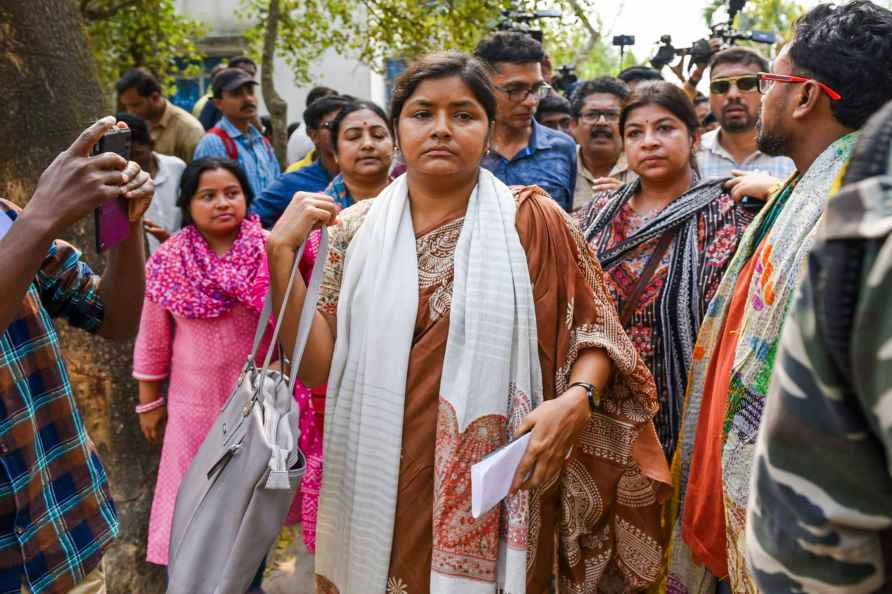 Meenakshi Mukherjee in WB