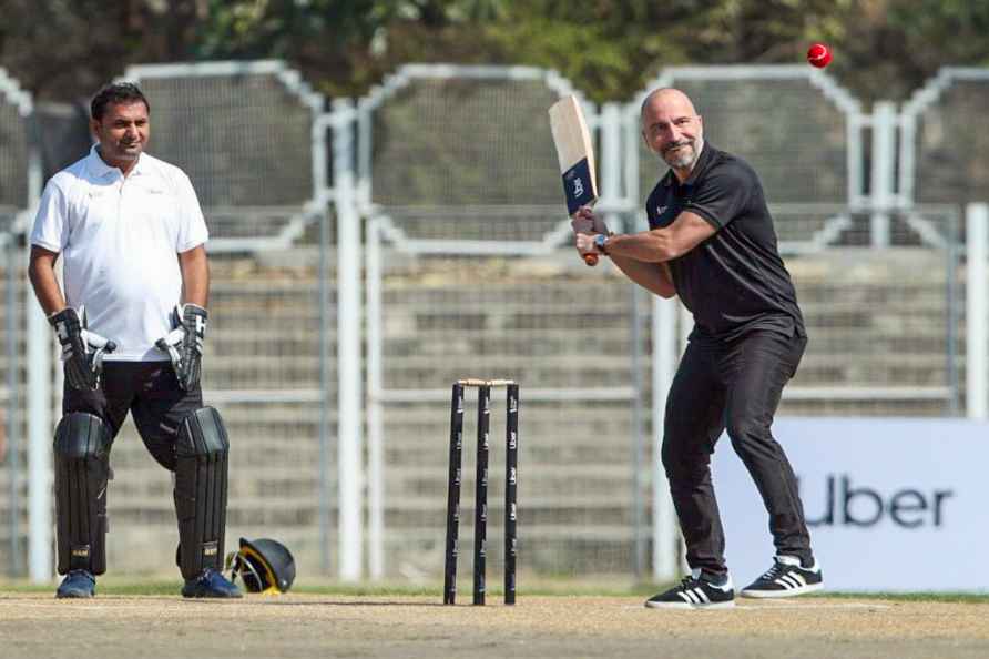 Uber CEO Dara Khosrowshahi plays cricket