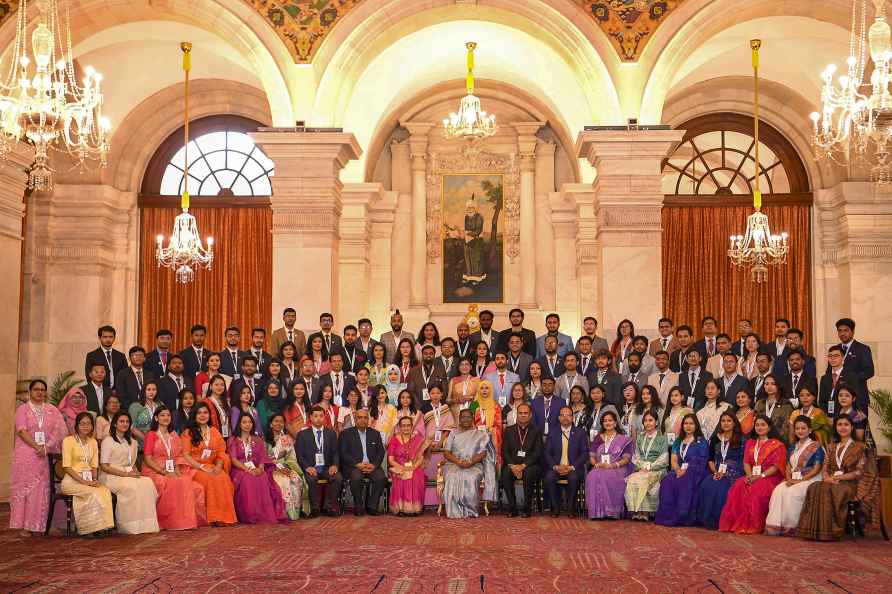 Youth delegation from Bangladesh at Rashtrapati Bhavan