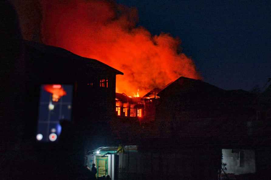 Fire injures two in Srinagar's Nawa Kadal area