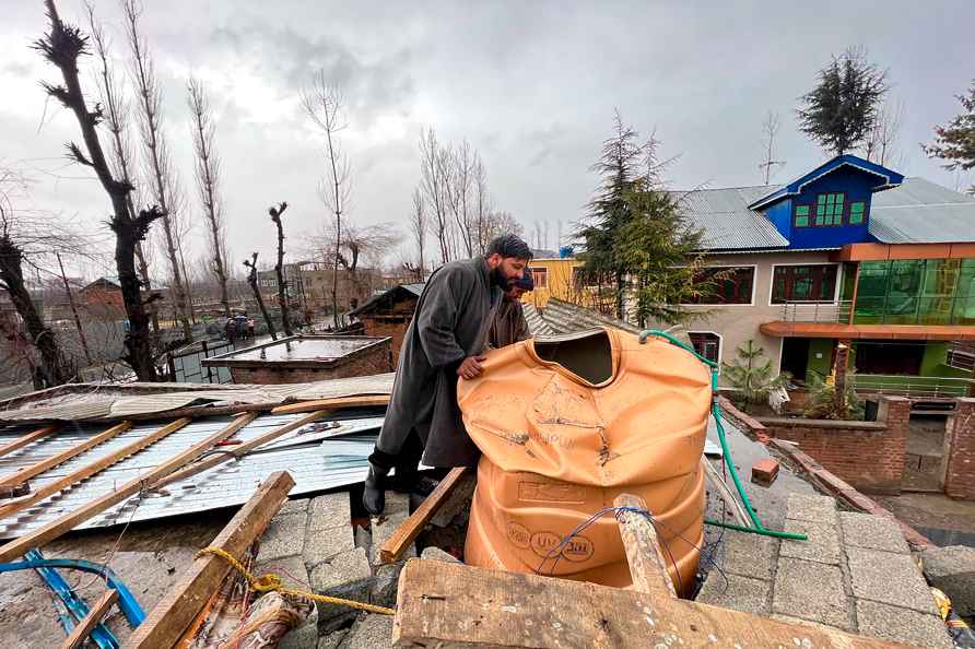 Weather: Windstorm in Anantnag