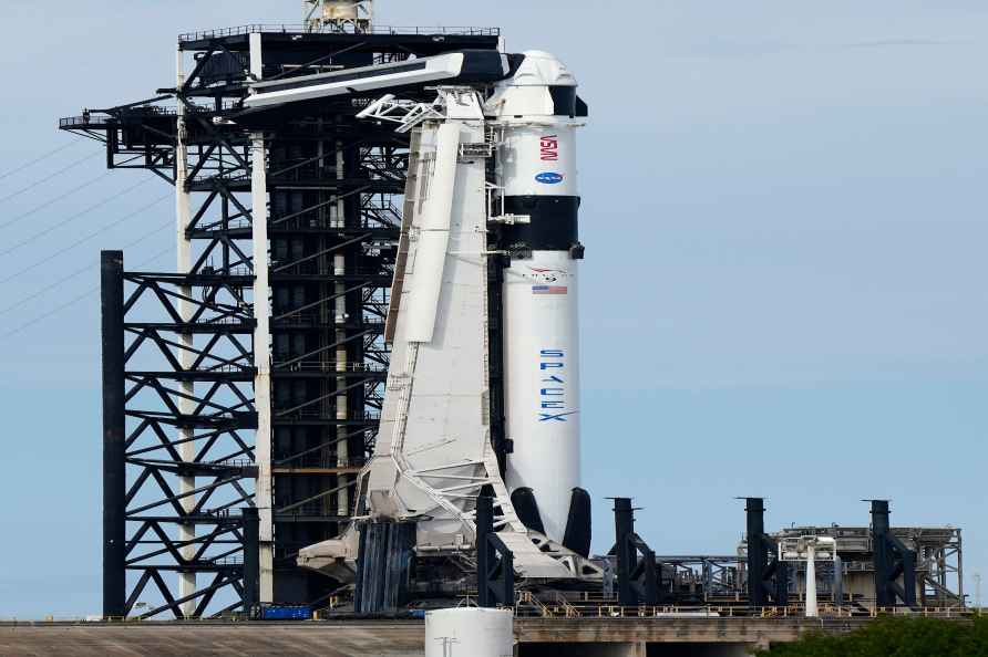 A SpaceX Falcon 9 rocket sits on Launch Pad 39