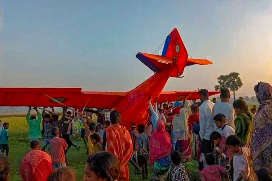 Army aircraft lands on field in Gaya