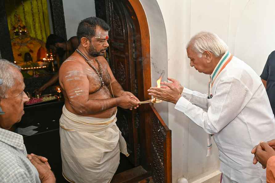 Arif Mohammed Khan at Aruvipuram Shiva temple