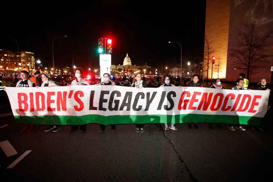 Protesters block Pennsylvania Ave