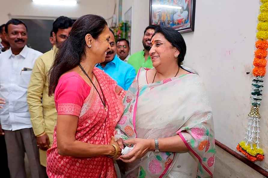 Supriya Sule, Sunetra Pawar meet