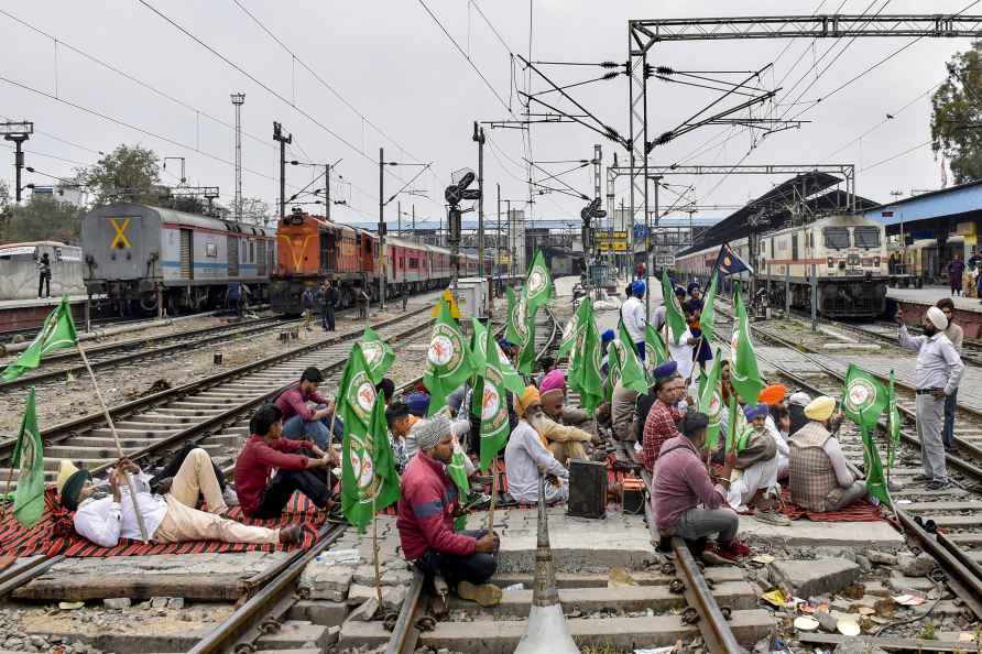 Farmers stage 'rail roko' protest