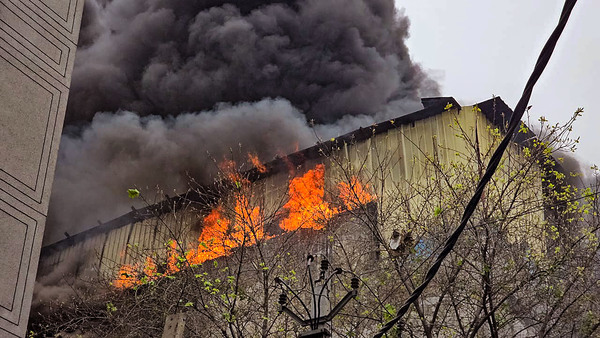 Delhi factory engulfed in massive blaze, 25 fire tenders rush in