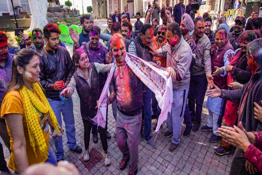 Holi celebrations at Sukhvinder Sukhu's residence