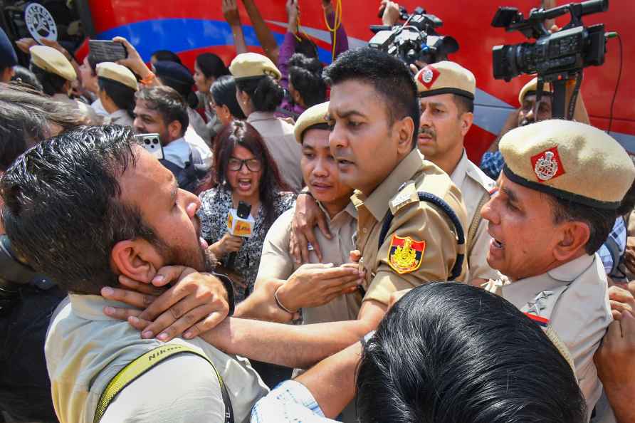 Cops manhandle photojournalists covering AAP protests