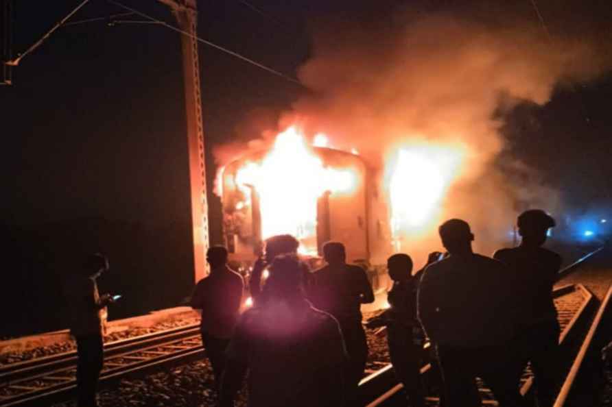 Fire in Holi special train in Bihar