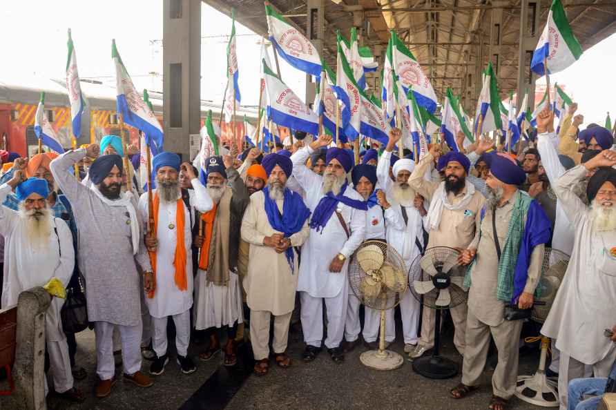 Amritsar: Farmers on their way to join the ongoing protest of farmers...