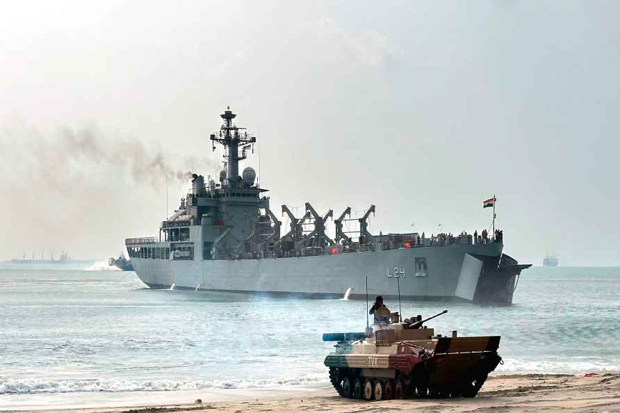 **EDS: IMAGE VIA DEFENCE (PRO)** Ship and tank during the closing...