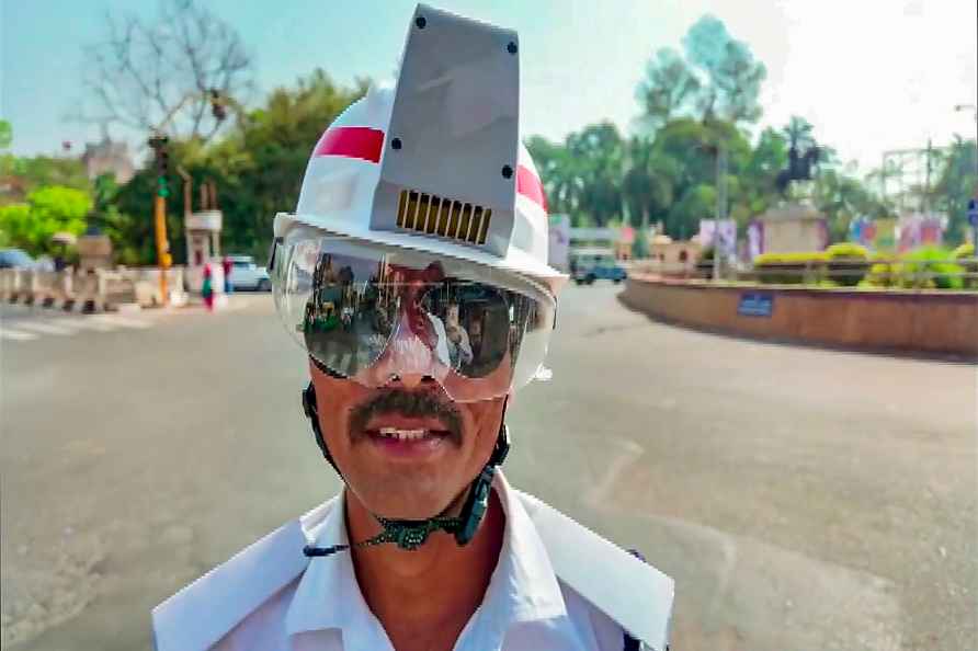 Traffic police provided AC helmets in Vadodara