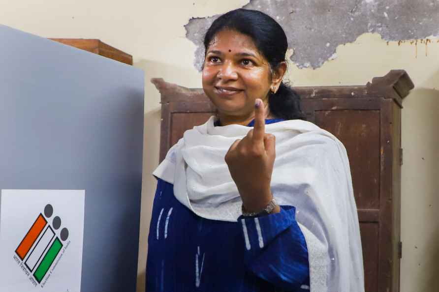 1st phase of LS polls: Kanimozhi votes