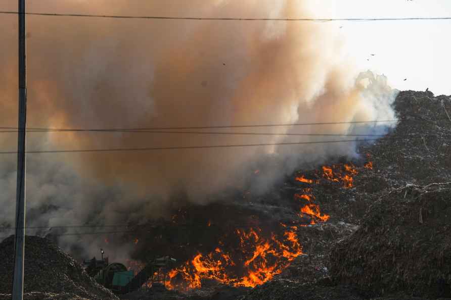 Fire at Ghazipur landfill site in Delhi