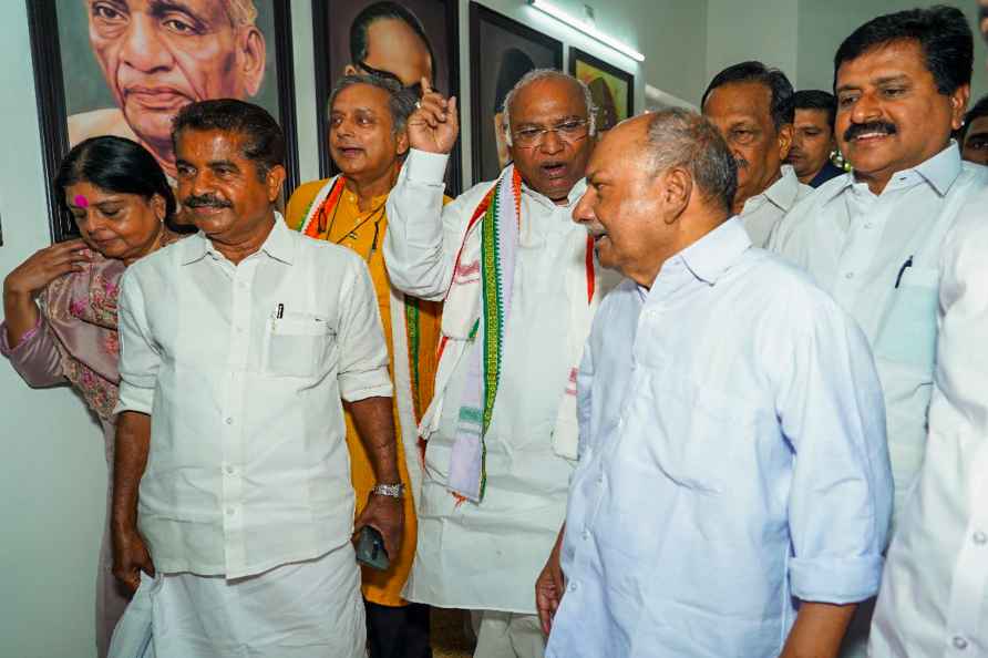 Congress campaiigns amid LS polls in Kerala